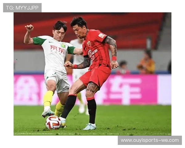 中超联赛焦点对决：豪门球队碰撞，冠军之争再掀波澜