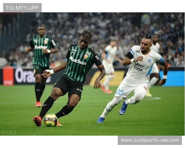 法甲赛季回顾：激情四溢的竞争与新星崛起的精彩瞬间